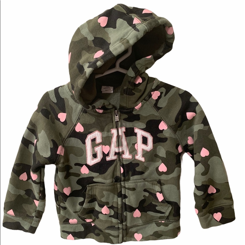 Gap Camo with hearts Hoodie ❤️ NWOT 18-24 Months